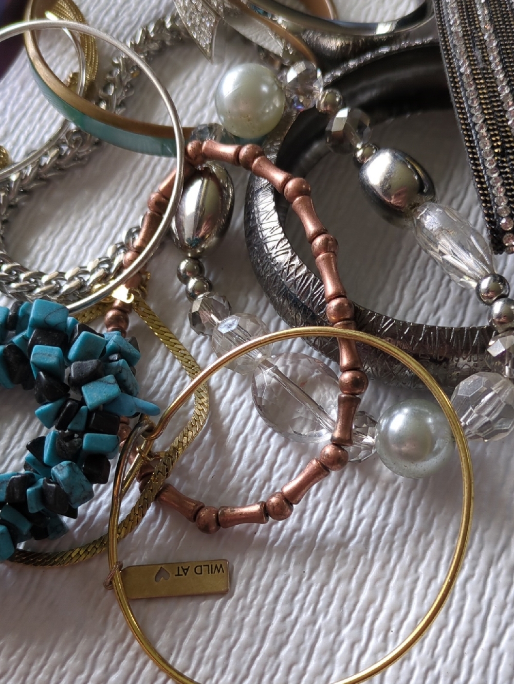 🎂Y12 Lot of More than 15 Bracelets and Bangles - Various Metals and Acrylic - Picture 2 of 14